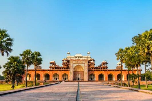 From Delhi: Taj Mahal and Agra Day Tour by Premium Cars